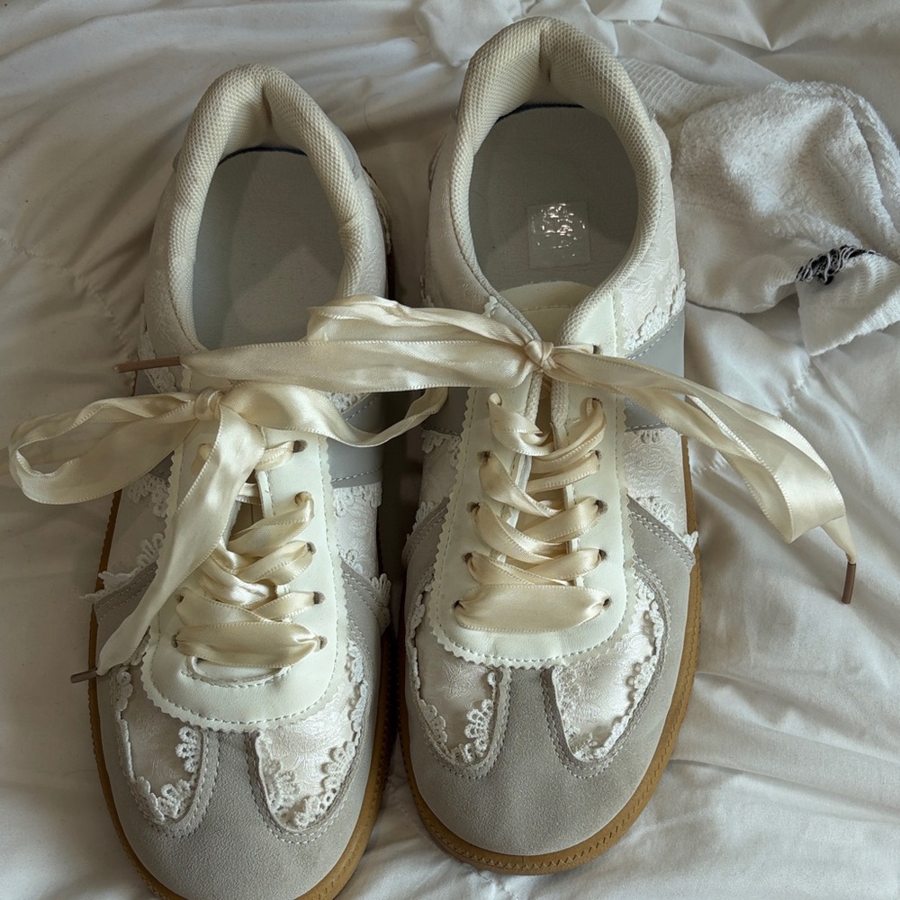 SHEIN Cream Lace Detail Sneakers